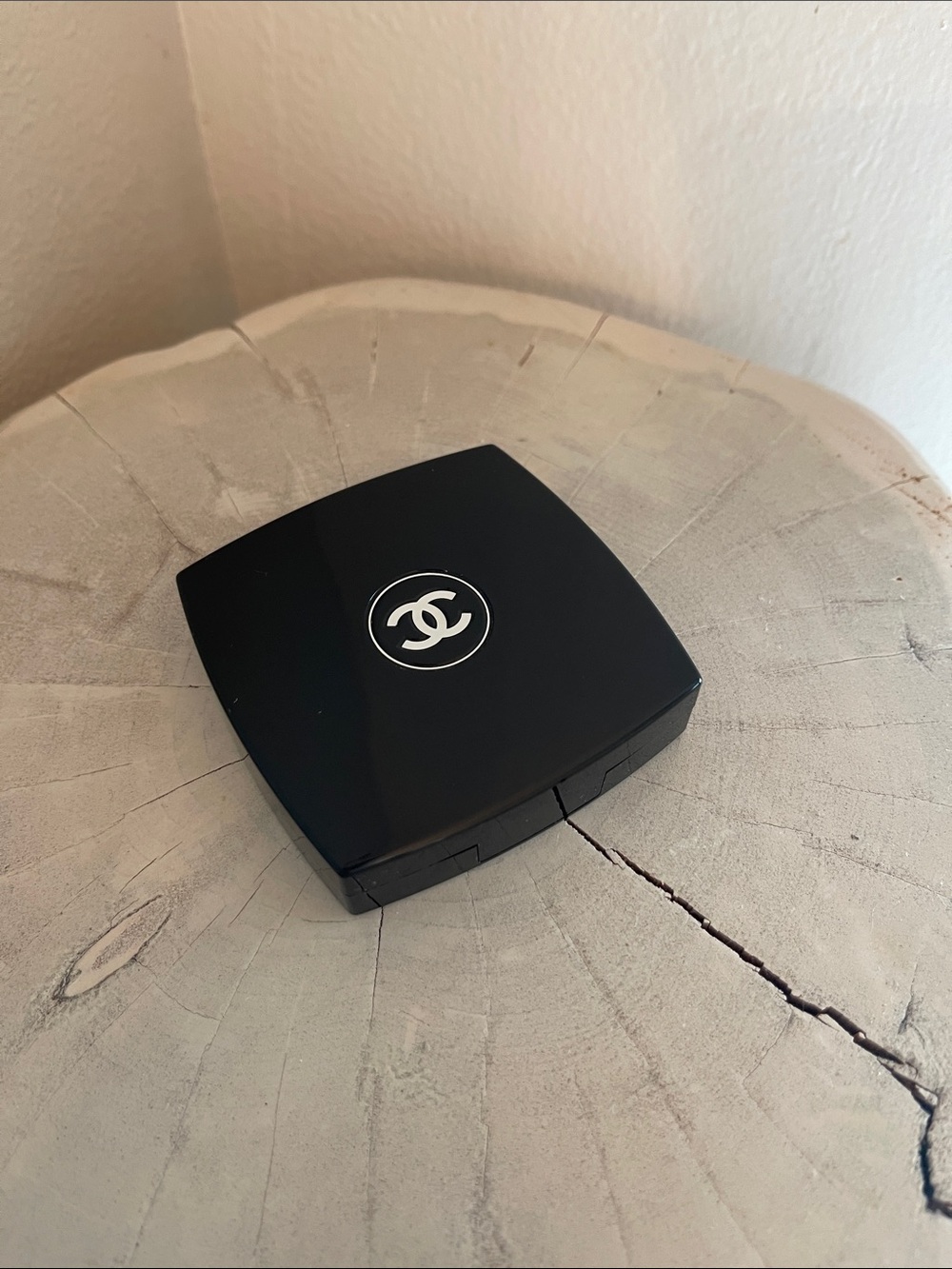 CHANEL Black Lacquer Compact with CC Logo Authentic